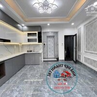 Nhà mặt đường 2 ô tô tránh, trung tâm Tứ hiệp 6 tầng thang máy chỉ hơn 6 tỷ