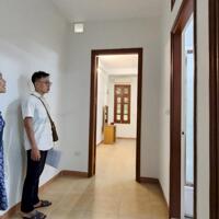 Bán nhà mặt phố Hào Nam, Đống Đa, tiện kinh doanh, ở ngay 6 tầng 55m2 giá 31.5 tỷ