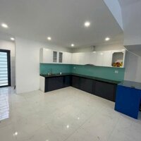 Cho thuê nhà 3 tầng đường 29 Tháng 3 Hòa Xuân, Cẩm Lệ, Đà Nẵng. Diện tích 100m2. Chỉ 16 triệu/tháng