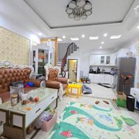 Bán nhà Phố Thạch Bàn. Ô tô đỗ cổng, Đi bộ ra chợ, 500m ra Aeon Long Biên. Lh 0965858116