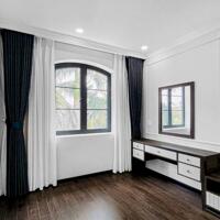 BDS HVL Chính chủ gửi cho thuê biệt thự liên kế Chateau Phú Mỹ Hưng, Q7 view vườn, đối diện sân Tennis, hồ bơi.