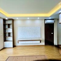 Bán nhà Giải Phóng giá 13.5 tỷ, diện tích 43m2, 7 tầng, mặt tiễn 4m