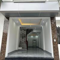 Nhà xây đơn lập đường ô tô đỗ cửa nhà , mặt trước cực thoáng, ra Nhổn khá gần