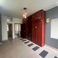 Cho thuê nhà Dt 136m2, 4pn Cộng Hoà P13 Tân Bình