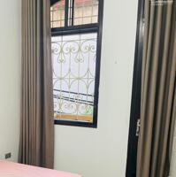 Cho thuê nhà 4 tầng ngõ ô tô Nguyễn văn Cừ, Bồ Đề. 95/ sàn. Giá: 15 triệu/tháng. Lh: 0984.373.362