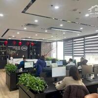 Bán gấp VP Phú Diễn 144m2- 8 tầng 1 hầm, vỉa hè rộng ô tô tránh, giá 42 tỷ