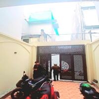 Bán nhà đường Võ Văn Kiệt, Cầu Ông Lãnh, Q1, 92m2, 4 tầng, thang máy, mới cong