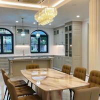 Cho thuê Biệt thự Chateau 4PN, nhà 2 tầng. nhà đẹp, full nội thất cao cấp, Gía 5000$