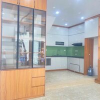 Cho thuê nhà riêng 5 tầng 35m tại Ngọc Thụy, Long Biên, HN