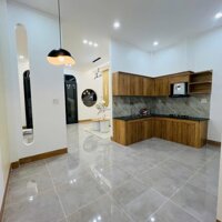 NHÀ MỚI CÓ SÂN ĐẬU Ô TÔ GIÁP PHƯỜNG 4 VĨNH LONG