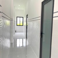 NHÀ MỚI CÓ SÂN ĐẬU Ô TÔ GIÁP PHƯỜNG 4 VĨNH LONG
