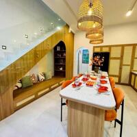 Bán rẻ căn nhà 1 trệt 2 lầu giá chỉ 2ty690, DT 85m2, ngay tại vòng xoay Võ Văn Kiệt – TDM, Bình Dương