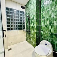 Bán rẻ căn nhà 1 trệt 2 lầu giá chỉ 2ty690, DT 85m2, ngay tại vòng xoay Võ Văn Kiệt – TDM, Bình Dương