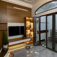 Bán nhà đường Láng  dân xây nhà đẹp 2 thoáng trước cửa có sân để xe thoải mái 51m 5 tầng giá 8.95 tỷ .