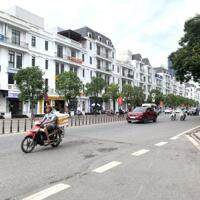 Cho thuê nhà MT: 12m DTSD: gần 700m2 nhà nhiều tầng đường Bạch Đằng.