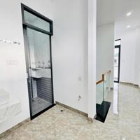 Bán nhà 3 tầng mới xây - đường 2 tháng 4, nha trang
