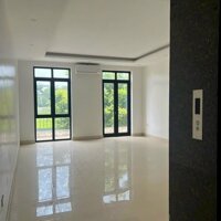 Bán nhà 3 tầng phố Bà Triệu ,Vĩnh Yên .kinh doanh đắc địa Gần bv đa khoa Tỉnh .