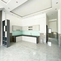 Hạ giá 100 triệu bán lỗ căn nhà lầu giá còn 1tỷ 990tr. Sổ riêng thổ cư