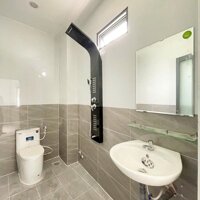 Hạ giá 100 triệu bán lỗ căn nhà lầu giá còn 1tỷ 990tr. Sổ riêng thổ cư
