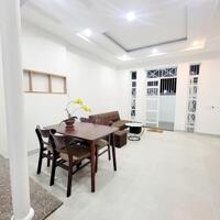 có căn nhà phố hiện đại sang trọng ở trong KDC BHHB, cách 200m là ra NTT, DT 40M2/2TY8,SHR