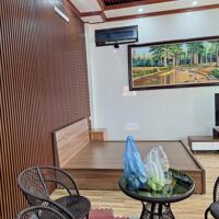 Cho thuê nhà có sân vườn mặt phố Ngọc Thụy, Long Biên, HN. Dt 550m2