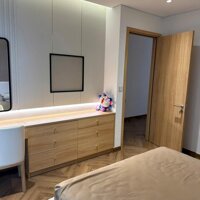Cho thuê căn hộ chung cư Vinhomes Nguyễn Chí Thanh, căn góc, 3 phòng ngủ, giao nhà luôn