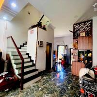 Nhà phố hiện đại, 56m², ngang rộng 5,3m, 1 trệt 2 lầu, Lê Văn Việt, gần Ngã tư Thủ Đức, giá 6,3 tỷ