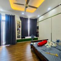 Nhà phố hiện đại, 56m², ngang rộng 5,3m, 1 trệt 2 lầu, Lê Văn Việt, gần Ngã tư Thủ Đức, giá 6,3 tỷ