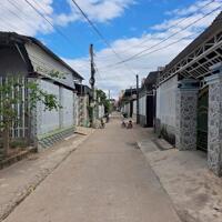Bán lô đất nghộp 2 mt ngay chợ và trường học giá 460tr Ninh Phụng Ninh Hòa lh 0985451850