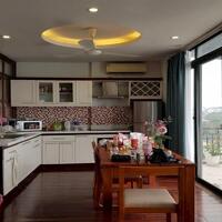 Cho thuê căn hộ 2PN view hồ, rộng 75m2 tại Quảng Khánh, Tây Hồ, đủ đồ