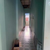 Bán nhà 2 tầng cũ MT đường Nguyễn Văn Siêu, khu vực bắn Pháo Hoa, giá 6ty9 LH 0942992361