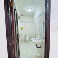 NGAY NGÃ TƯ BẢY HIỀN - 44M2 ( 4,2 X 11 ) - 2 TẦNG - 2PN - HẺM XE HƠI - HOÀN CÔNG ĐẦY ĐỦ - CHỈ NHỈNH 5 TỶ.
