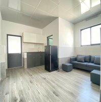 SẬP SÀN SẬP SÀN SẬP SÀN Căn 2 Phòng Ngủ Ban Công Cửa Sổ Trơi Ơi Nó Chill Thang Máy Tới Ngay Cửa Ngay Khu ETown Bàu Cát