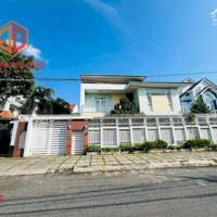 Nhà bán khu dân cư Tân Phong, 1 trệt 1 lầu sổ hồng 400m2 thổ cư ngang 20m siêu hiếm giá 22 tỷ
