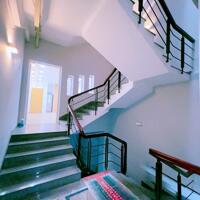 Bán nhà 4 lầu và tầng hầm mặt tiền Đồng Khởi, ngay Bệnh Viện Đồng Nai, 94m2, giá 14 tỷ 800