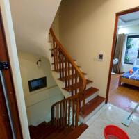 Cho thuê nhà riêng 4 tầng Thạch Bàn, Long Biên. 42 m. Giá: 10 triệu/ tháng. Lh: 0984.373.362