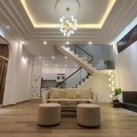 Bán nhà 4 tầng đường 5m sau lưng mặt tiền biển đường Hoàng Sa.Dt 8,8m x 12m.