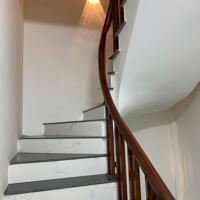 Cho thuê nhà 5 tầng Thạch Bàn, Long Biên. 35m. Giá: 10 triệu/tháng. Lh: 096.787.3362