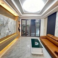ĐỘC LẬP - XÂY MỚI đương Lê Lợi, sân cổng rộng. Giá rẻ