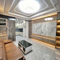 ĐỘC LẬP - XÂY MỚI đương Lê Lợi, sân cổng rộng. Giá rẻ