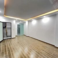ĐỘC LẬP - XÂY MỚI đương Lê Lợi, sân cổng rộng. Giá rẻ