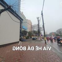 Bán tòa 490m2 Mặt phố Hoàng Quốc Việt 8 tầng mặt tiền 30m, 4 thoáng vỉa hè 6m giá 300 tỷ