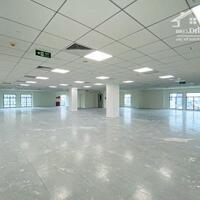 Bán tòa 490m2 Mặt phố Hoàng Quốc Việt 8 tầng mặt tiền 30m, 4 thoáng vỉa hè 6m giá 300 tỷ