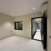 Cần bán gấp nhà phân lô Phùng Chí Kiên 800A 45m2, 6T, thang máy, ô tô tránh nhau, vỉa hè,