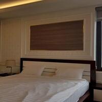 Cho thuê căn hộ dịch vụ tại Yên Phụ, Tây Hồ, 100m2, 1PN, ban công, view hồ, đầy đủ nội thất mới đẹp hiện đại