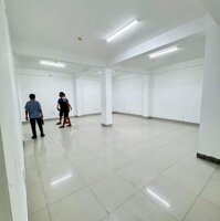 Cho thuê toà nhà 8 tầng trung tâm Phan Thiết. Giá 70tr/ tháng