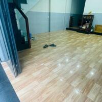 Tầng trệt mặt tiền hẻm xe tải  dường 79/Q7-cần cho thuê, sân rộng thông suốt thoáng.Tháng3/2025