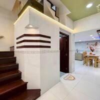 Nhà ngay chợ Bà Hom Tỉnh Lộ 10, nằm trên đường Hồ Văn Long , diện tích 40m2, giá 2 tỷ 130 triệu.