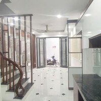 CÒN MỘT CĂN DUY NHẤT , GẦN SÁT CHỢ ĐA SỸ XÂY 5 TẦNG MT 3,5M2 XÂY MỚI