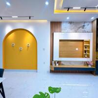 Nhà lầu góc 3 mặt tiền, gần đại học FPT và bệnh viện Nhi Đồng